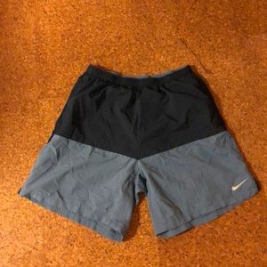 Men’s Nike shorts size large